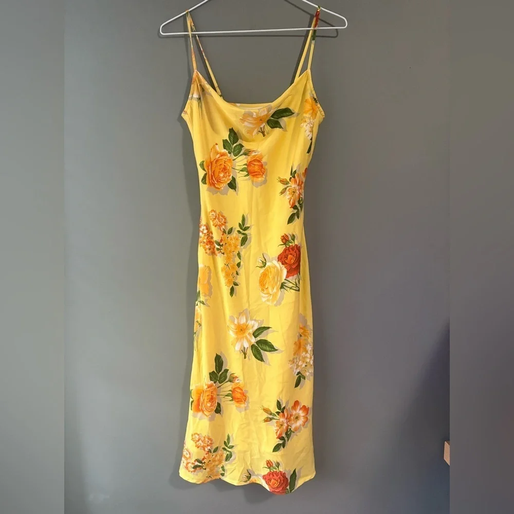 Simple Retro Yellow Floral Elena Dress Size XS, scoop
Neck, spaghetti strap - Picture 2 of 5